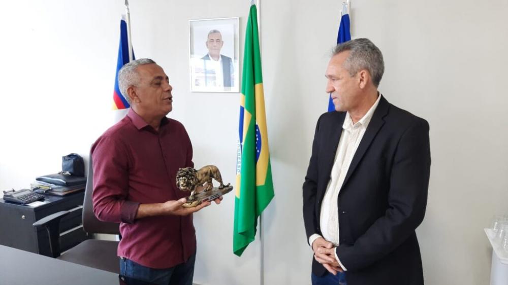 Irmão Aluizio (PL) recebeo Troféu Leão do Norte das mãos de Marcelo Mesquita