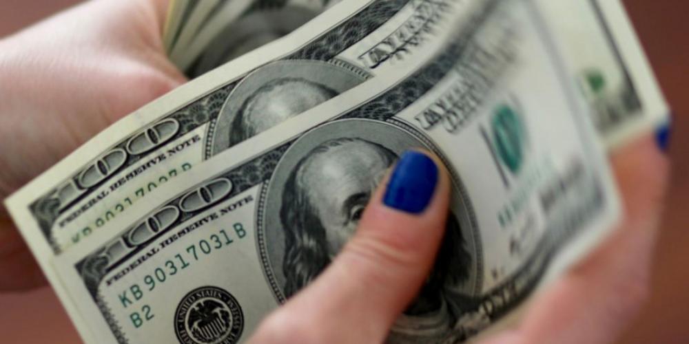 O dólar comercial encerrou essa sexta-feira (11) vendido a R$ 5,242, com leve alta de 0,01% (Credito Foto: Reuters/Marcos Brindicci)
