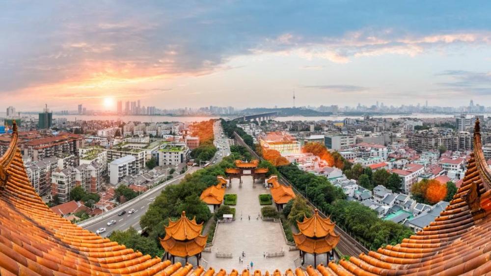  Wuhan, berço do coronavírus, começa a retomar atividades cotidianas