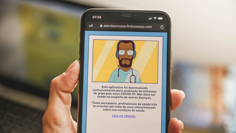 A ferramenta permite que pessoas com sintomas de Covid-19 tenham um primeiro suporte através de vídeochamada com enfermeiro ou médico (Foto: Andréa Rêgo Barros/PCR)