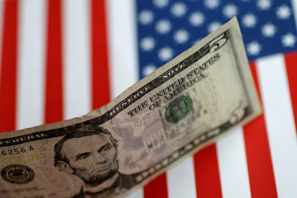 Nota de US$ 5 dólares (Foto: REUTERS/Thomas White)