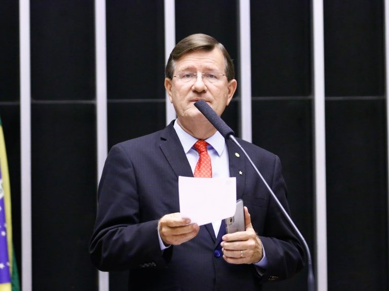 José Ricardo reuniu propostas em um substitutivo - (Foto: Marina Ramos/ Câmara dos Deputados)