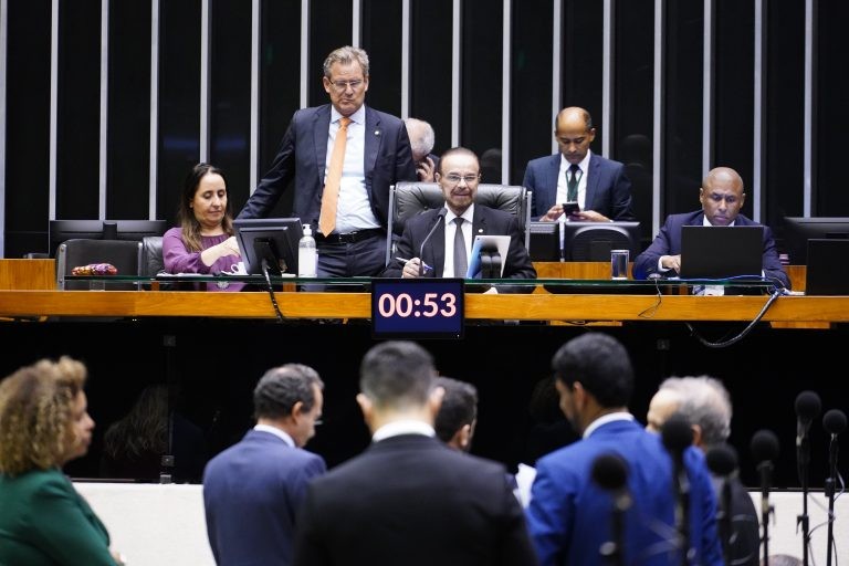 Deputados em sessão do Plenário - (Foto: Pablo Valadares/Câmara dos Deputados)