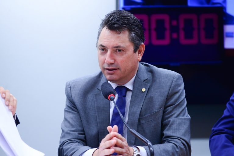 O relator da proposta, deputado Sergio Souza - (Foto: Billy Boss/Câmara dos Deputados)