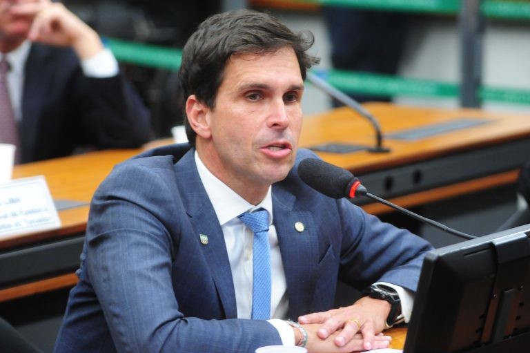 Luiz Lima recomendou a aprovação, com mudanças - (Foto: Billy Boss/Câmara dos Deputados)
