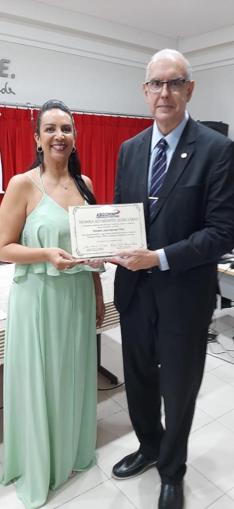 A presidente da ABCCRIM-PB Dra. Erika Bruns e o ministro do STM, Dr. José Barroso Filho