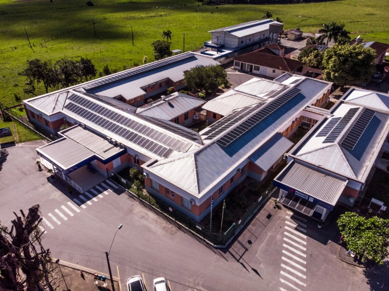 O Hospital Bethesda, em Joinville, teve geradores fotovoltaicos instalados na chamada para o Programa de 2018 - Foto: Divulgação / Celesc