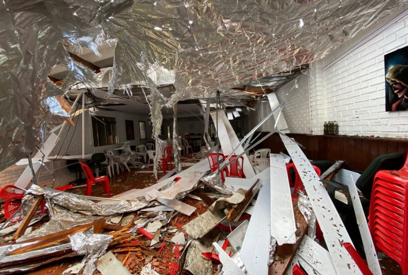 Desabamento de telhado de um templo religioso em Chapecó causou a morte de uma mulher Foto: Divulgação / CBMSC