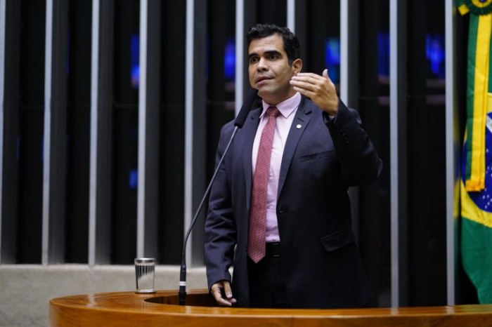 Ayres: teoria já é aceita pela Justiça brasileira - (Foto: Pablo Valadares/Câmara dos Deputados)