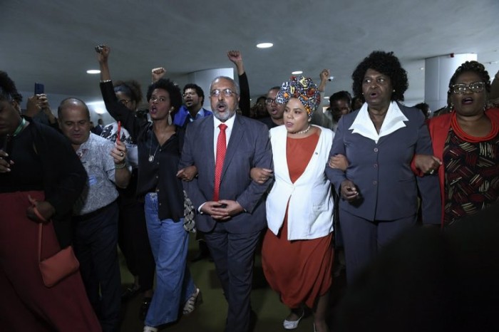 Uma caminhada do Senado até o Salão Verde, na Câmara, selou a instalação da frente - (Foto: Roque de Sá/Agência Senado)
