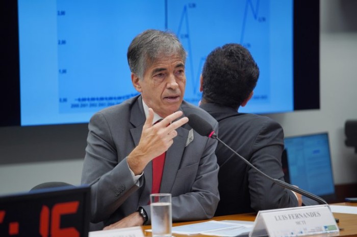 Luis Fernandes: 
