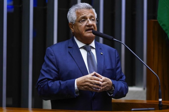 Bacelar, autor do requerimento para a realização do debate - (Foto: Pablo Valadares/Câmara dos Deputados)