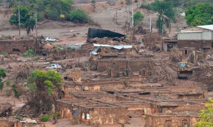 Mariana após rompimento de barragem - (Foto: Reprodução/EBC)