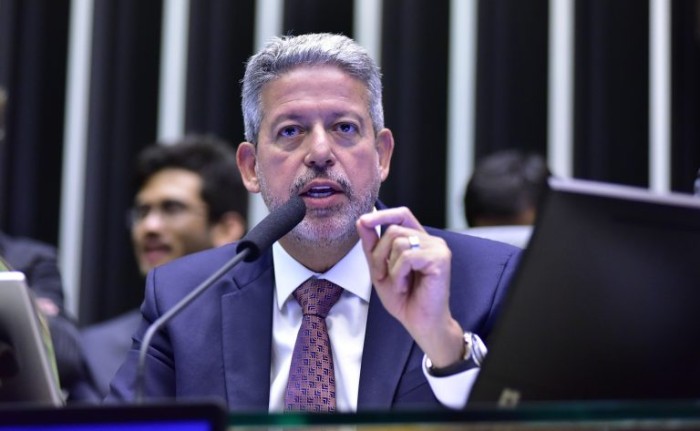 Lira mantém a expectativa de começar a votar a proposta no fim desta tarde - (Foto: Zeca Ribeiro/Câmara dos Deputados)