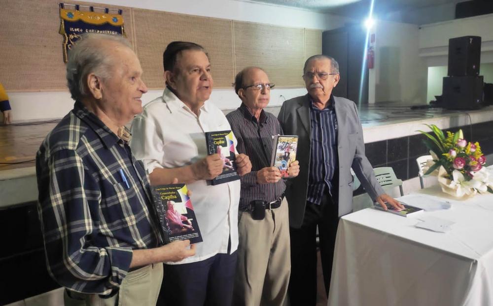  Fernando Machado, João Alberto, o médico Gilberto Valter Moura e o autor, Felipe Moura, no lançamento do livro na AABB Recife