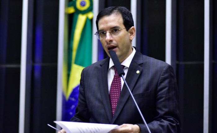 O relator, deputado Leo Prates, recomendou a aprovação do projeto - (Foto: Zeca Ribeiro / Câmara dos Deputados)