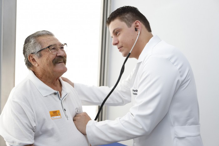 Com três stents, Raimundo Rodrigues Sobrinho, 83 anos, realiza acompanhamento no Centro Especializado em Diabetes, Hipertensão e Insuficiência Cardíaca (CEDHIC), localizado no Guará, há três anos. Foto: Jhonatan Cantarelle/Agência Saúde-DF