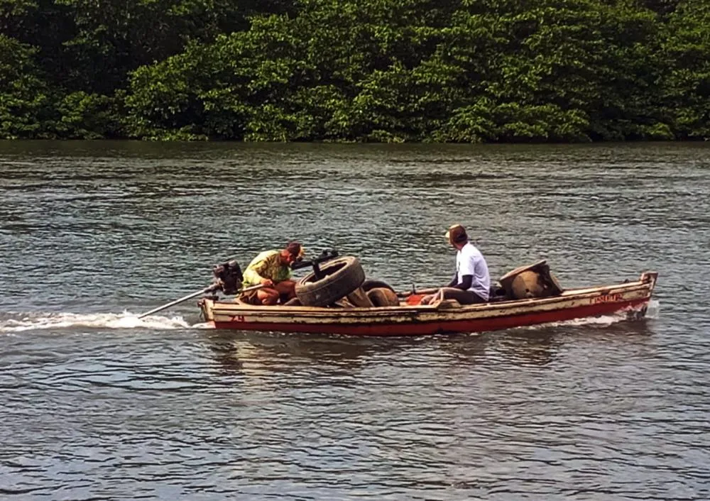 O Rio que Sustenta: A Luta Oculta dos Marisqueiros do Capibaribe