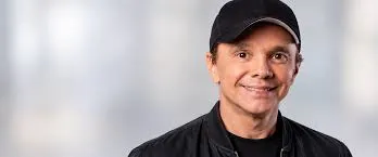 Morre cantor Netinho, aos 60 anos, após luta contra o câncer