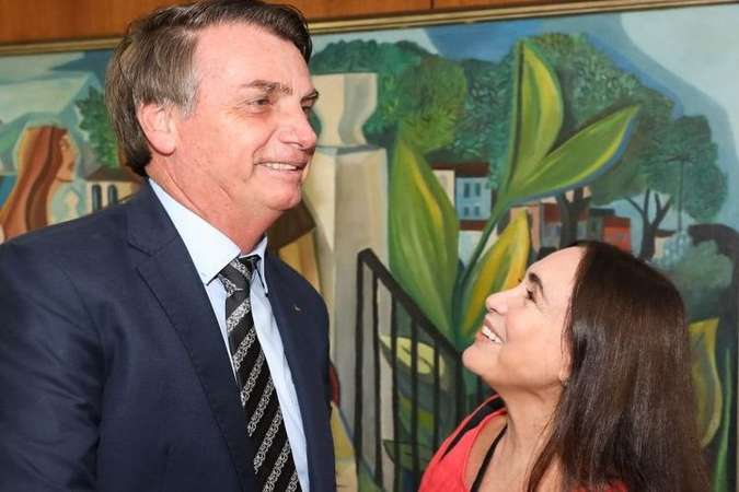 Regina Duarte no encontro com Bolsonaro que sacramentou o ''casamento'': atriz comandará pasta com orçamento de R$ 2,25 bilhões(Foto: Marcos Corrrea/PR)